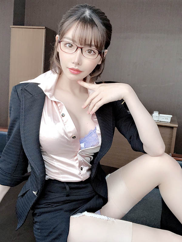 不愧是 AV 界话题女王!深田老师上传「OL 装」近照…网友一看背景又歪楼了-9 不愧是 AV 界话题女王!深田老师上传「OL 装」近照…网友一看背景又歪楼了
