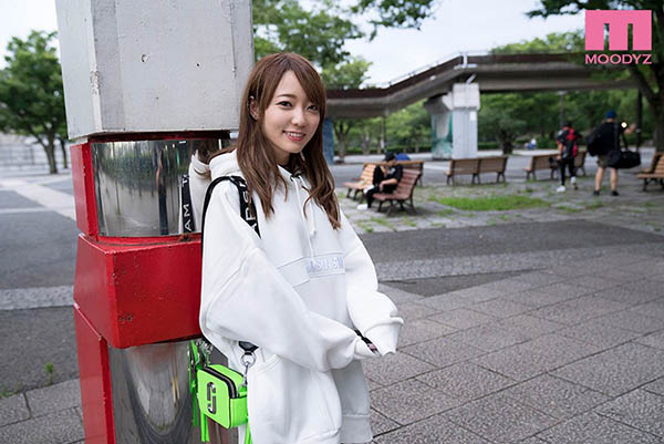雨宫萌奈(雨宫もな)出道作品番号及封面,雨宫もな个人简介-1 雨宫萌奈(雨宫もな)出道作品番号及封面,雨宫もな个人简介