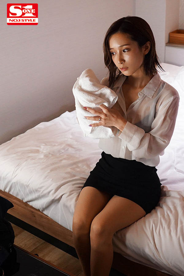 淋雨全身湿透!女上司「小岛みなみ」白衬衫透胸罩好诱惑,失去理性「强制乱性」!-3 淋雨全身湿透!女上司「小岛みなみ」白衬衫透胸罩好诱惑,失去理性「强制乱性」!