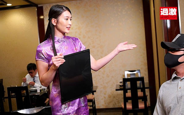 到哪打工都被X!「本庄铃」店内脱衣狂撩小鲜肉,每间店经理都想上她…-5 到哪打工都被X!「本庄铃」店内脱衣狂撩小鲜肉,每间店经理都想上她…
