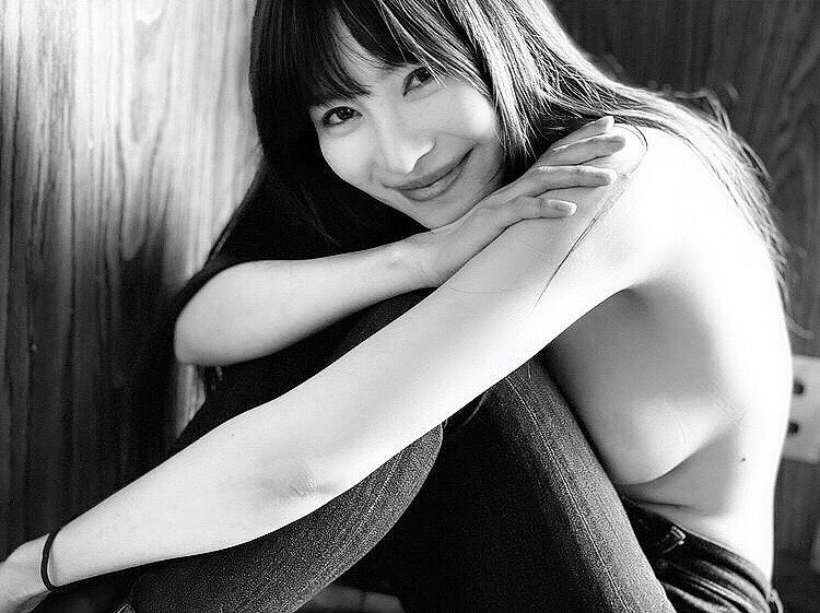 活动再开! 性感腰窝女神「小野夕子」本月登上周刊献身火辣写真!-1 活动再开! 性感腰窝女神「小野夕子」本月登上周刊献身火辣写真!