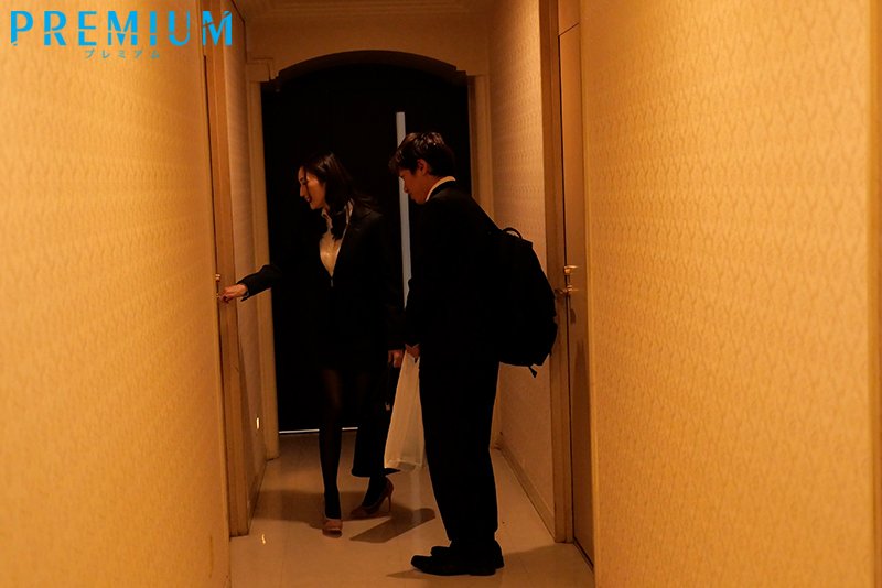 真香…与巨乳前辈“Julia”旅馆睡一晚!性器超契合“啪啪到天亮”不戴套!-2 真香…与巨乳前辈“Julia”旅馆睡一晚!性器超契合“啪啪到天亮”不戴套!