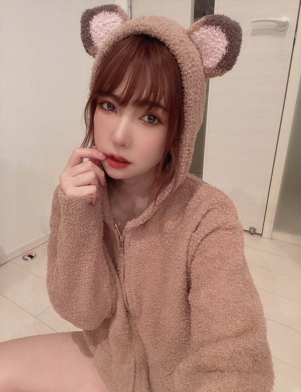 AV 女优“波多野结衣”公开家中“电玩房”!加码曝光逾 10 套“漫画收藏”-4 AV 女优“波多野结衣”公开家中“电玩房”!加码曝光逾 10 套“漫画收藏”