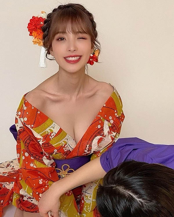F罩杯大奶萝莉“桃乃木かな”美艳和服露香肩,天使脸蛋配魔鬼乳沟让中国网友也疯狂-2 F罩杯大奶萝莉“桃乃木かな”美艳和服露香肩,天使脸蛋配魔鬼乳沟让中国网友也疯狂